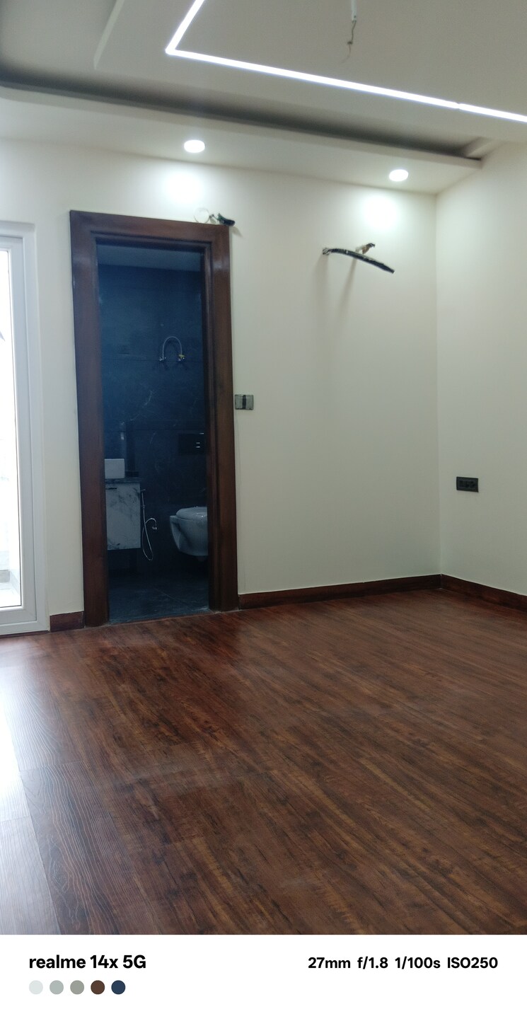 Room, sector 85 3 Bedroom 1150 Sq.Ft. Builder Floor In Sector 85 Faridabad 9392741