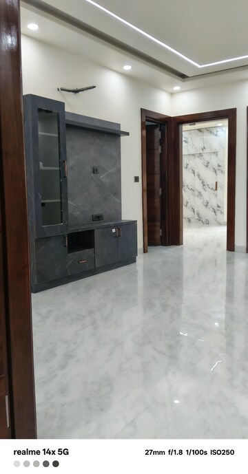 Room in 3 BHK Builder Floor at Sector 85 – for Sale