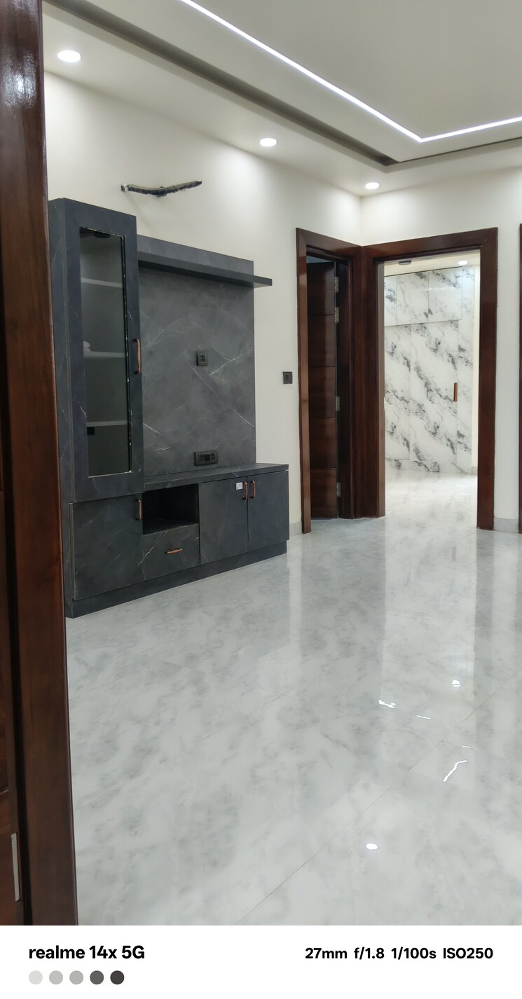 Room, sector 85 3 Bedroom 1150 Sq.Ft. Builder Floor In Sector 85 Faridabad 9392741