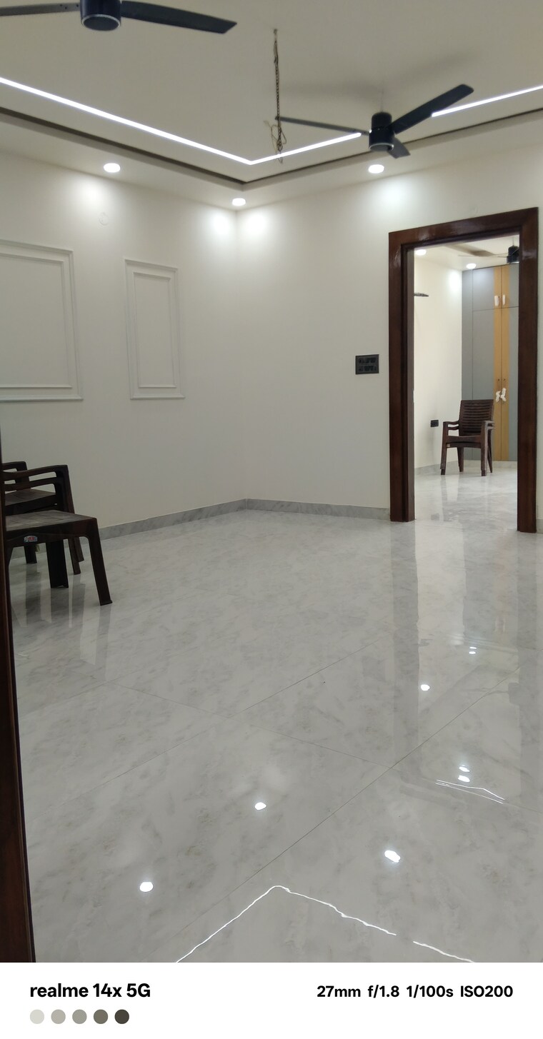 Room, sector 85 3 Bedroom 1150 Sq.Ft. Builder Floor In Sector 85 Faridabad 9392741