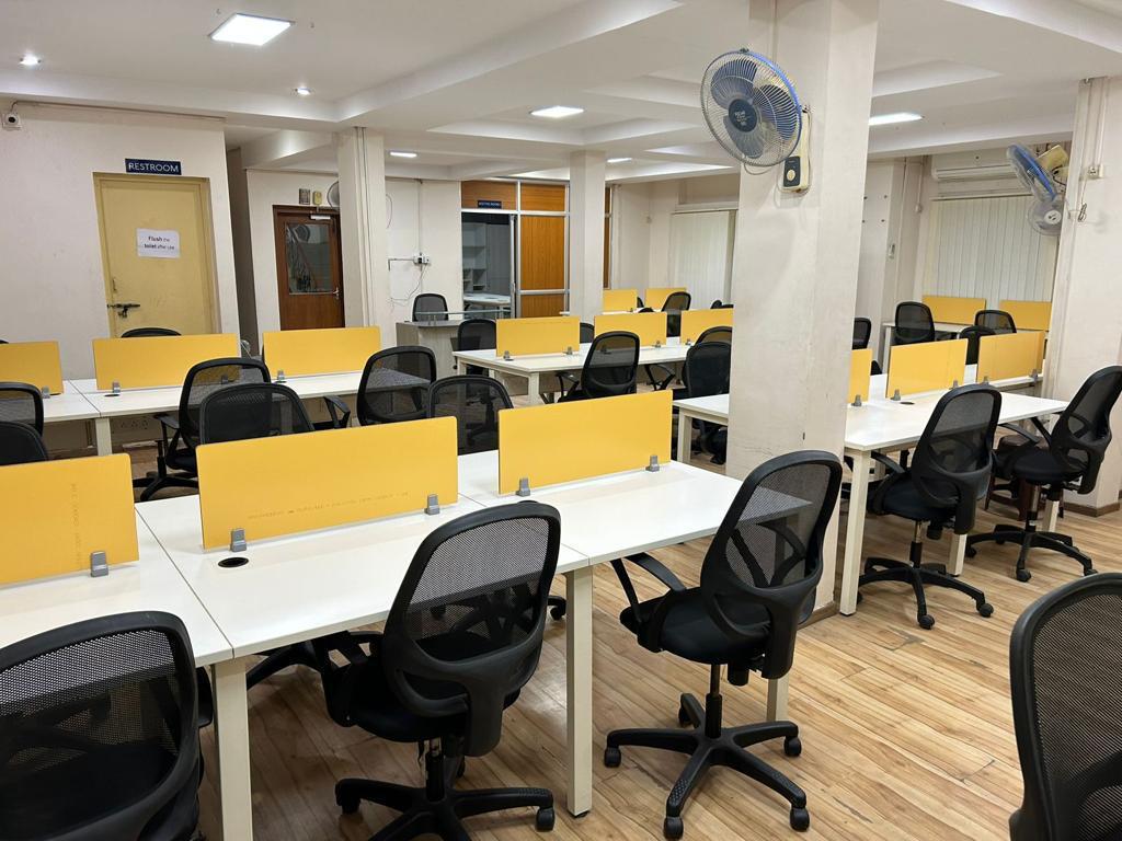 Office Space in IT/SEZ For Rent in 35 Seating Furnished