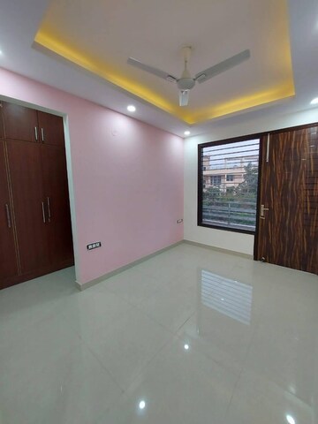 Room in 3 BHK Builder Floor at Eldeco Acclaim, Sohna Sector 2 – for Rent