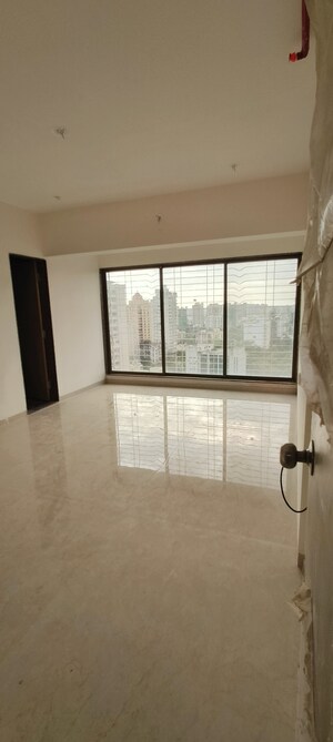 Room in 3 BHK Apartment at Borivali West – for Sale