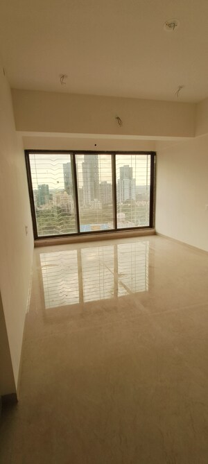 Room in 3 BHK Apartment at Borivali West – for Sale