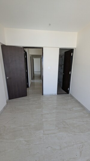 Room in 3 BHK Apartment at Siddhi Aura, Andheri East – for Rent