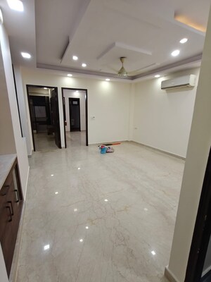 Room in 3 BHK Builder Floor at Rajouri Garden – for Rent