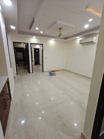 Room in 3 BHK Builder Floor at Rajouri Garden – for Rent