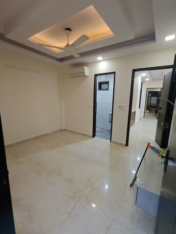 Room in 3 BHK Builder Floor at Rajouri Garden – for Rent