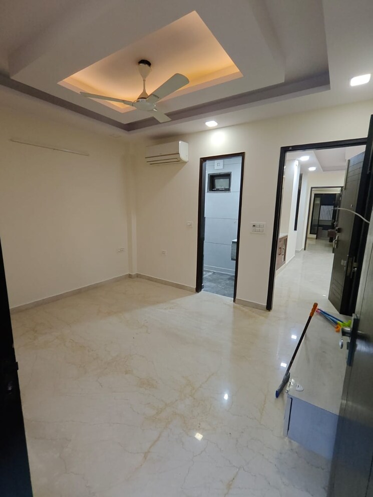 Room, rajouri garden 3 Bedroom 1800 Sq.Ft. Builder Floor In Rajouri Garden Delhi 9392781