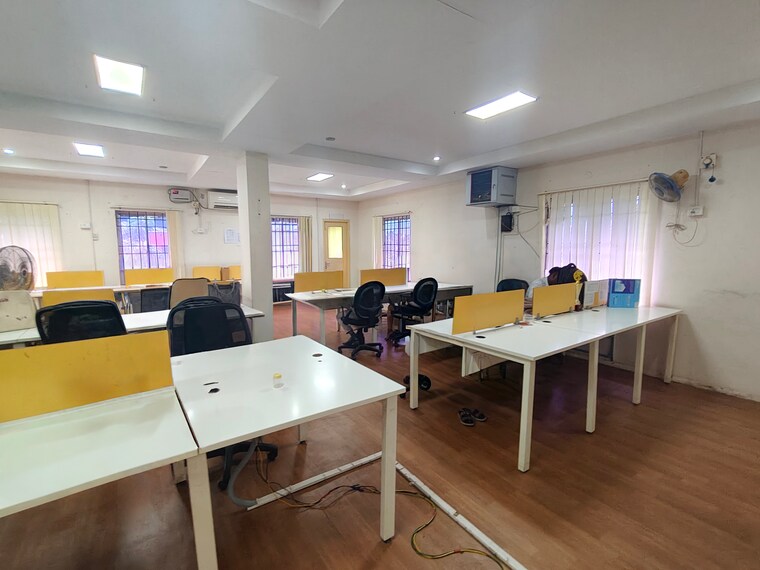 Team Area, ekkatuthangal Commercial Office Space in IT/SEZ 2000 Sq.Ft. In Ekkatuthangal Chennai 9392886