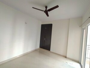 Room in 2 BHK Apartment at JM Florence, Tech Zone 4 Greater Noida – for Rent