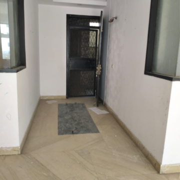 Room in 3 BHK Apartment at Mahagun Morpheus, Sector 50 – for Sale