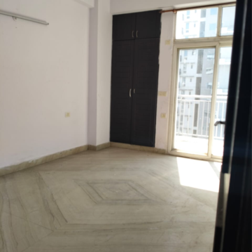 Room in 3 BHK Apartment at Mahagun Morpheus, Sector 50 – for Sale