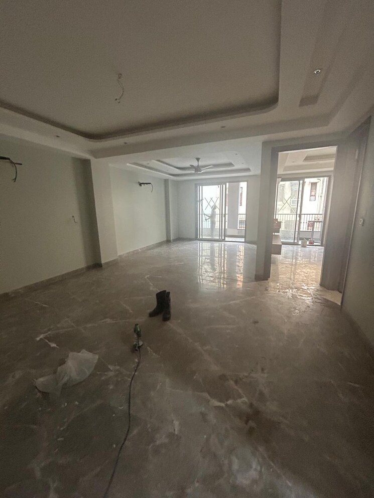  Parking, rajouri garden 3 Bedroom 1800 Sq.Ft. Builder Floor In Rajouri Garden Delhi 9393056