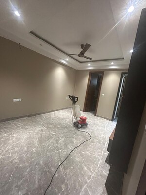 Room in 3 BHK Builder Floor at Rajouri Garden – for Rent