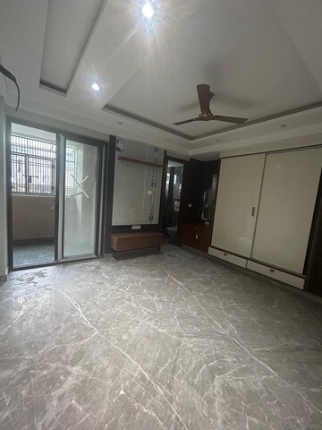 Room in 3 BHK Builder Floor at Rajouri Garden – for Rent
