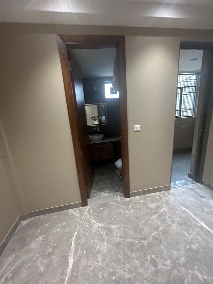 Room, rajouri garden 3 Bedroom 1800 Sq.Ft. Builder Floor In Rajouri Garden Delhi 9393056