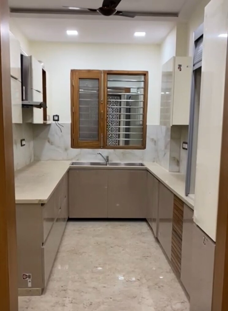 Kitchen, bp-homes 3 Bedroom 250 Sq.Yd. Builder Floor In Sector 85 Faridabad 9393105