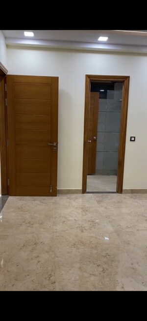 Room in 3 BHK Builder Floor at BP Homes, Sector 85 – for Rent