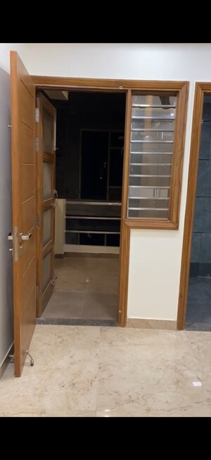 Building Lobby in 3 BHK Builder Floor at BP Homes, Sector 85 – for Rent