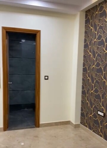 Room in 3 BHK Builder Floor at BP Homes, Sector 85 – for Rent