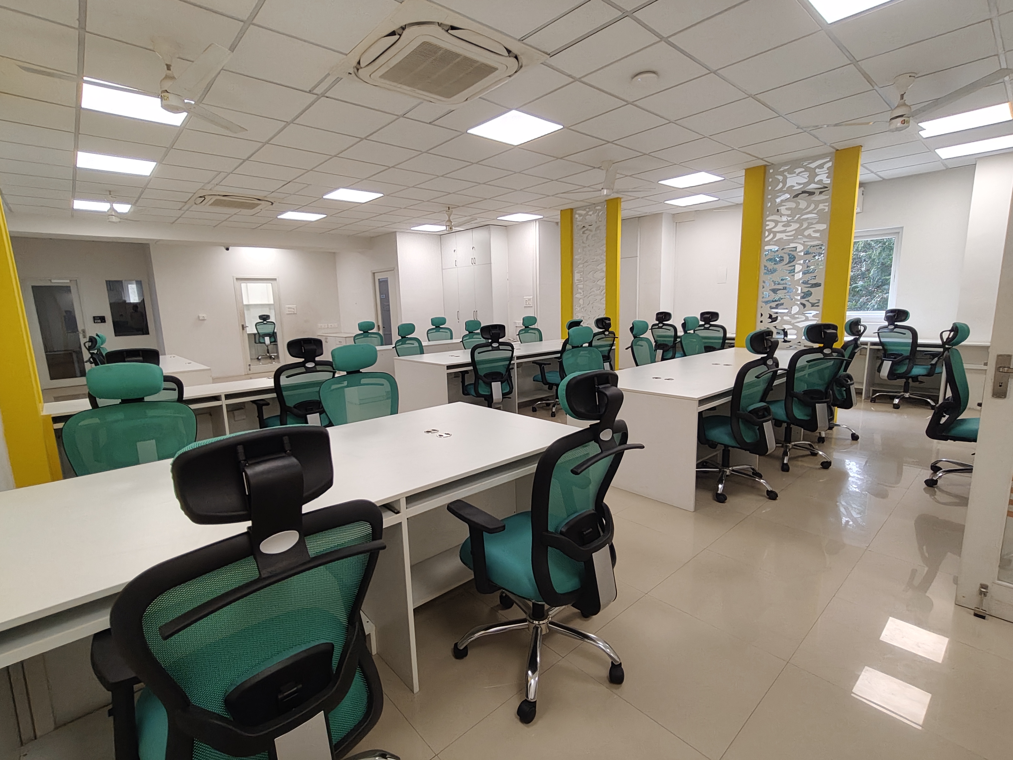 Office Space in IT/SEZ For Rent in 40 Seater Furnished 
