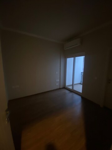 Room in 2 BHK Builder Floor at Central Park 3 Flower Valley, Sohna Sector 33 – for Rent