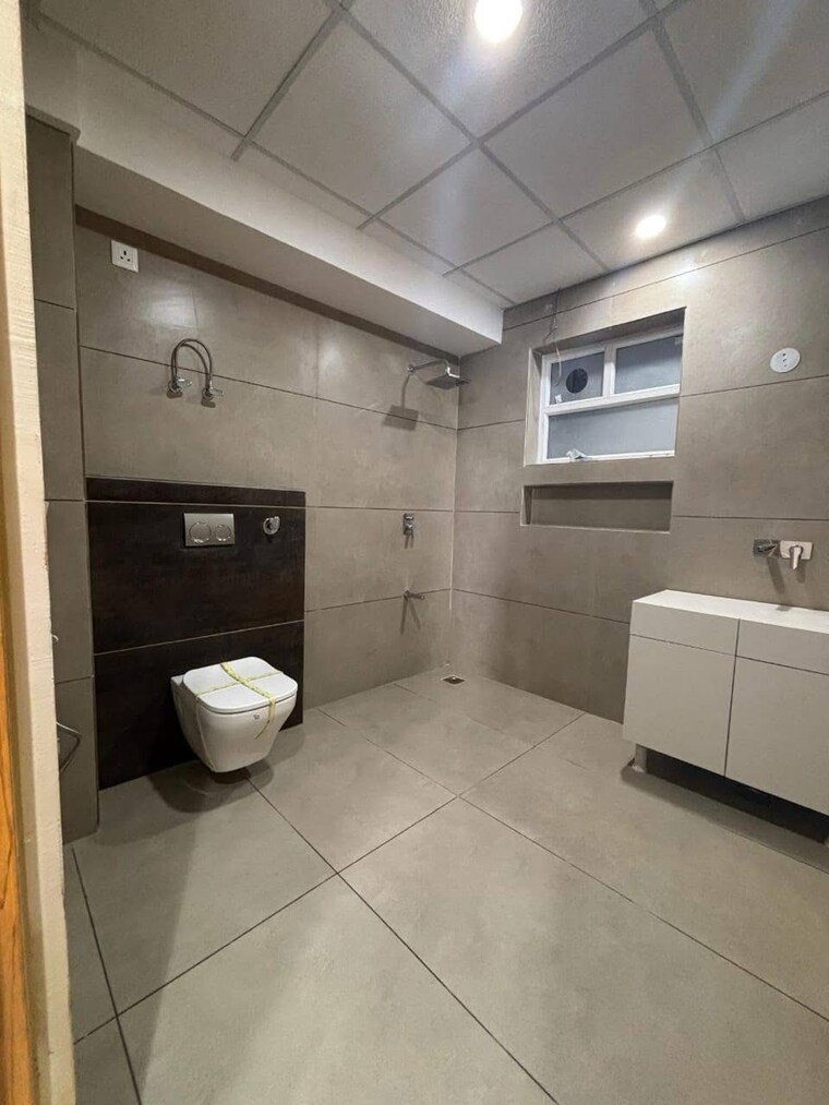 Bathroom, aerocity 3.5 Bedroom 2100 Sq.Ft. Apartment In Aerocity Mohali 9393367
