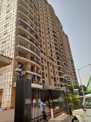 2 BHK Apartment For Rent in K Raheja Raheja Residency, Malad East
