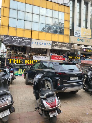  Shop For Rent in Aliganj Plaza, Aliganj