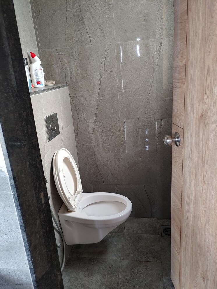 Bathroom, abhinav-pebbles-urbania 2 Bedroom 1000 Sq.Ft. Apartment In Bavdhan Pune 9393386