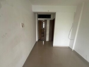 Room in 3 BHK Apartment at Raheja Sherwood, Goregaon East – for Rent