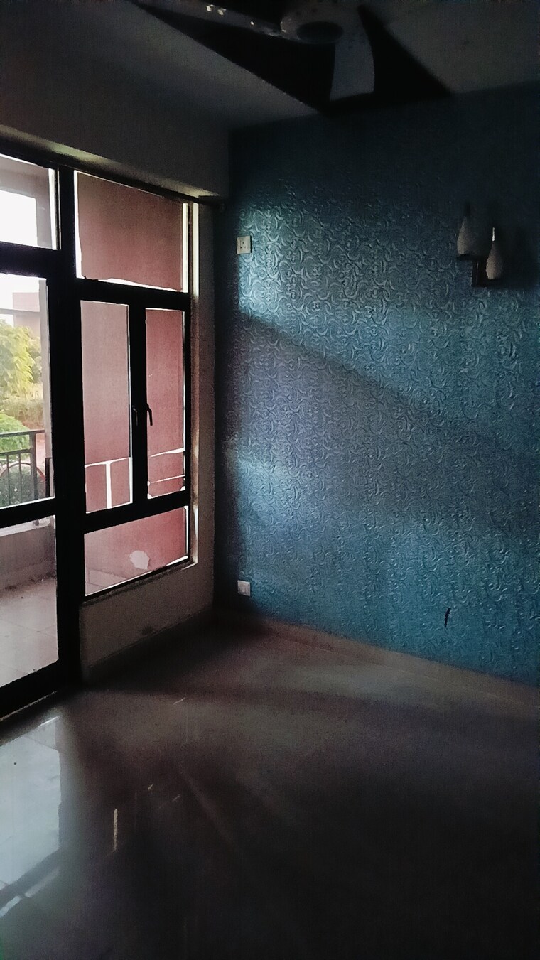 Room, dundahera 3 Bedroom 1535 Sq.Ft. Apartment In Dundahera Ghaziabad 9393511