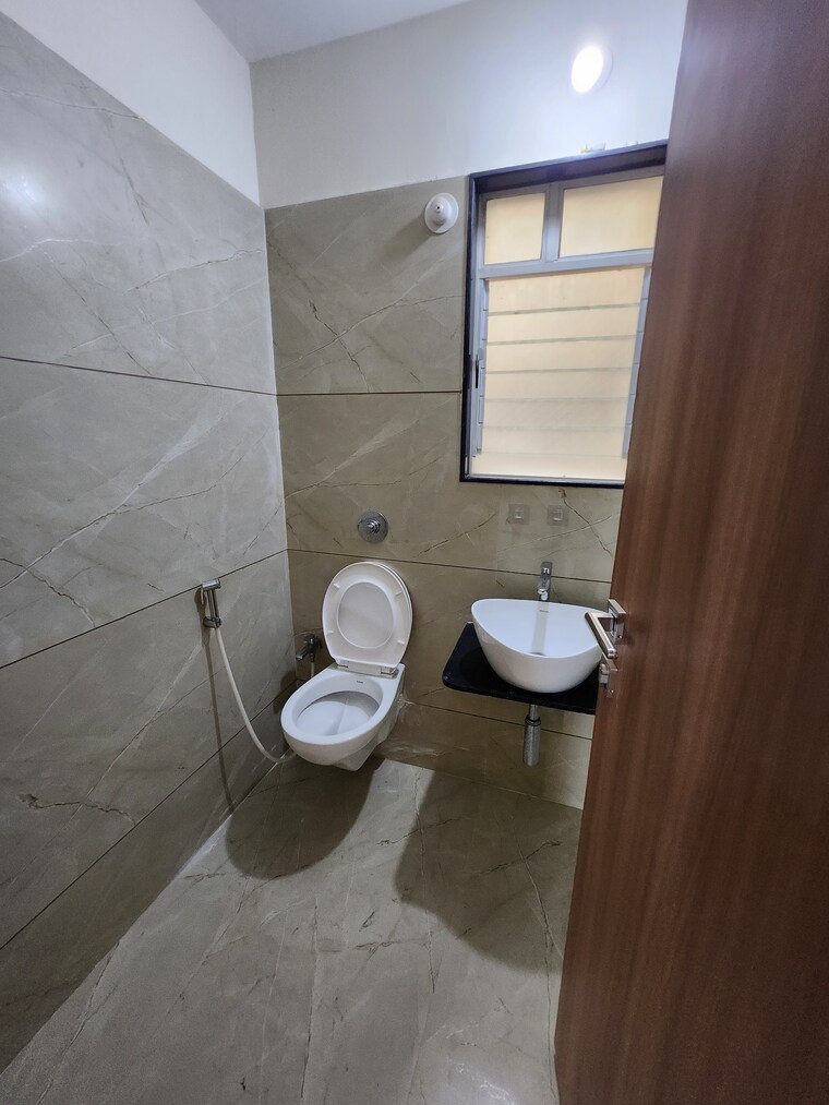 Bathroom, anand-eastwoods 2 Bedroom 803 Sq.Ft. Apartment In Viman Nagar Pune 9393732