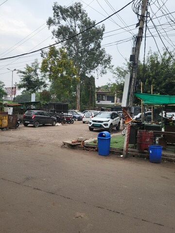  Shop For Rent in Aliganj