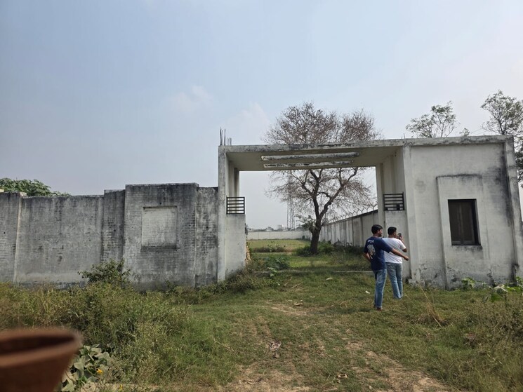 Exterior View, dlf ankur vihar  44 Sq.Yd. Plot In Dlf Ankur Vihar Ghaziabad 9393790