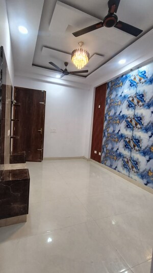 Room in 3 BHK Builder Floor at Sector 73 – for Sale