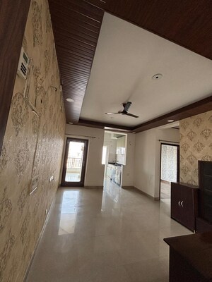 Room in 2 BHK Apartment at Panchsheel Greens II, Sector 16 Greater Noida – for Rent
