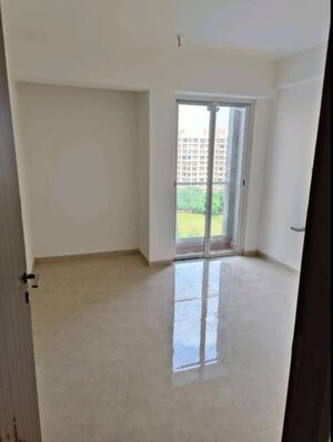 Room in 2 BHK Apartment at Indiabulls One Indiabulls, Pokhran Road No Two – for Rent