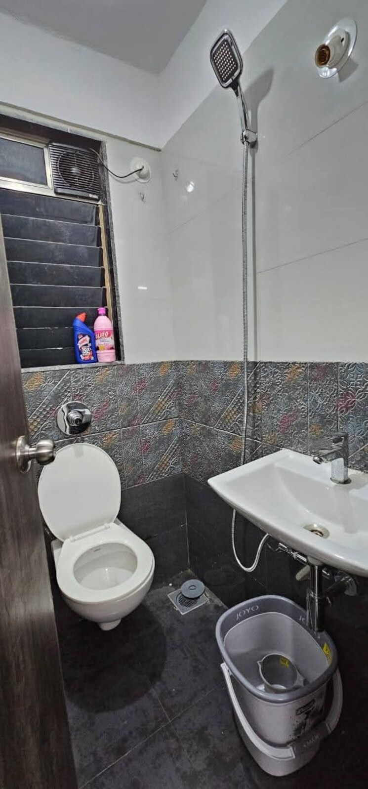 Bathroom, andheri east Pg For Boys In Andheri East 9393996