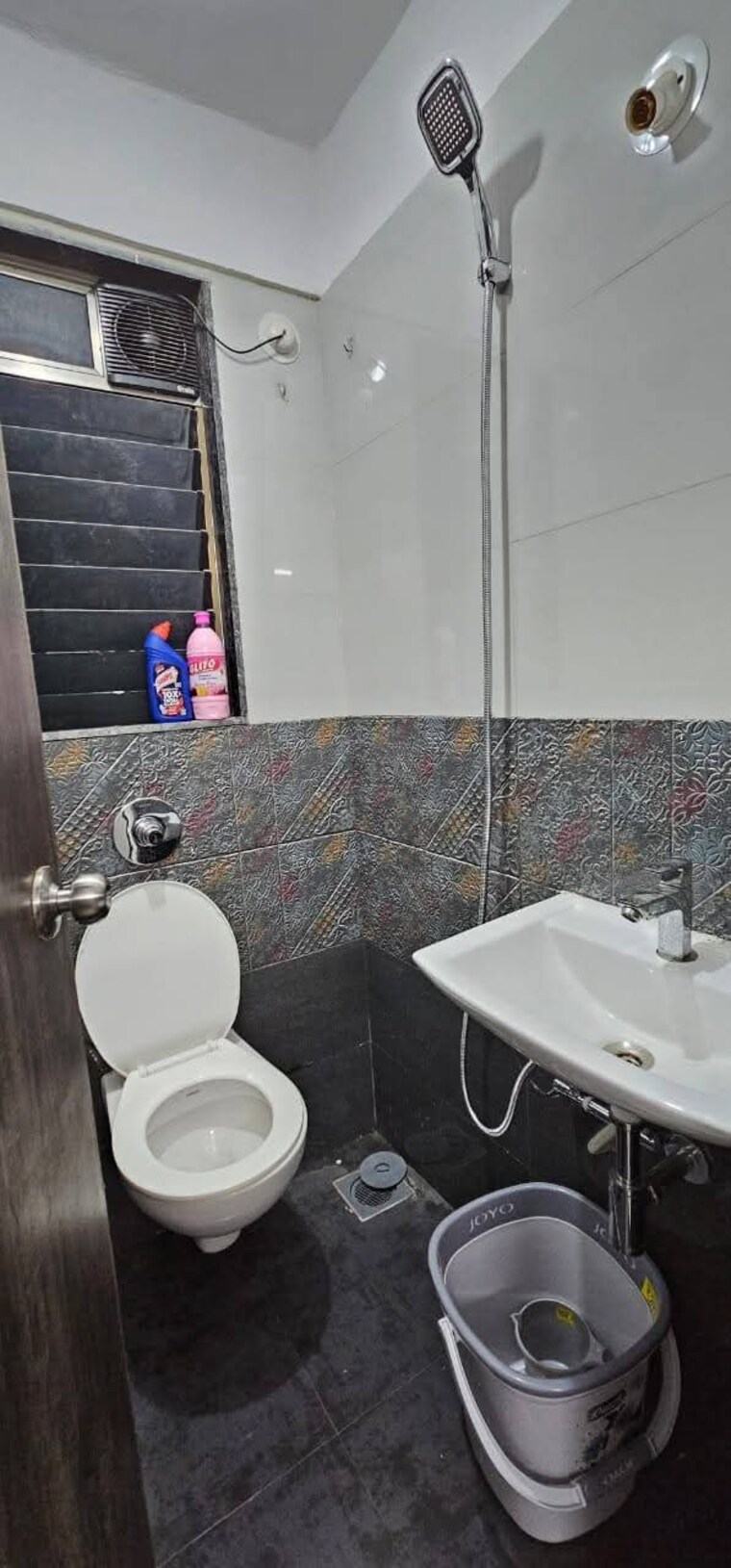 Bathroom, andheri east Pg For Boys In Andheri East 9393996