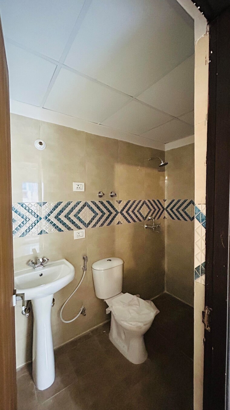 Bathroom, chattarpur 1 Bedroom 50 Sq.Yd. Builder Floor In Chattarpur Delhi 9393906