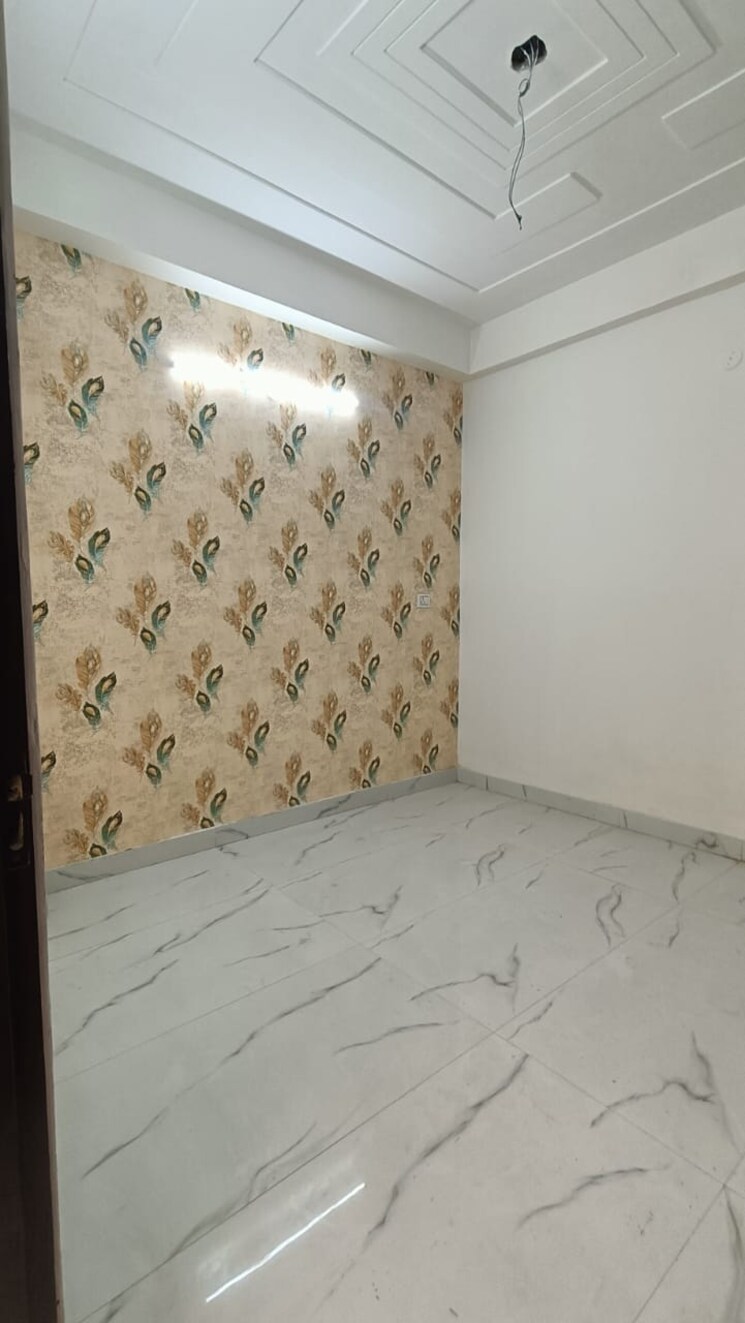 Room, sector 73 1 Bedroom 700 Sq.Ft. Builder Floor In Sector 73 Noida 9394166