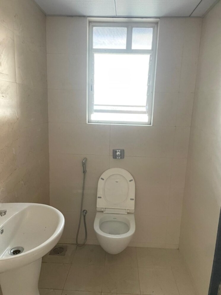 Bathroom, supreme-estia-phase-1 3 Bedroom 1595 Sq.Ft. Apartment In Baner Pune 9394210