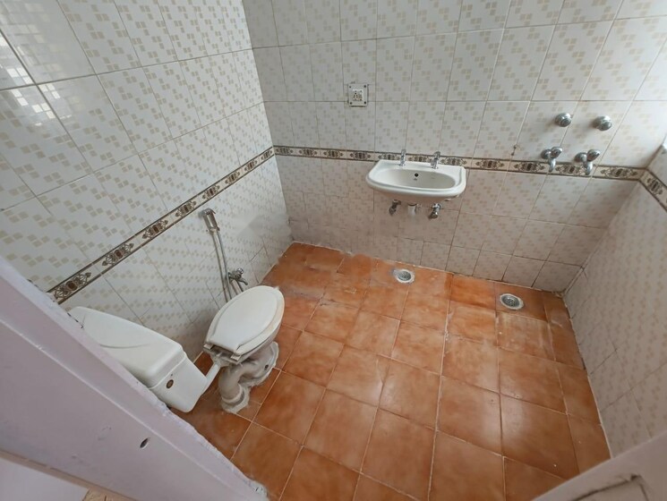 Bathroom, suncity-avenue-76 2 Bedroom 635 Sq.Ft. Apartment In Sector 76 Gurgaon 9394246