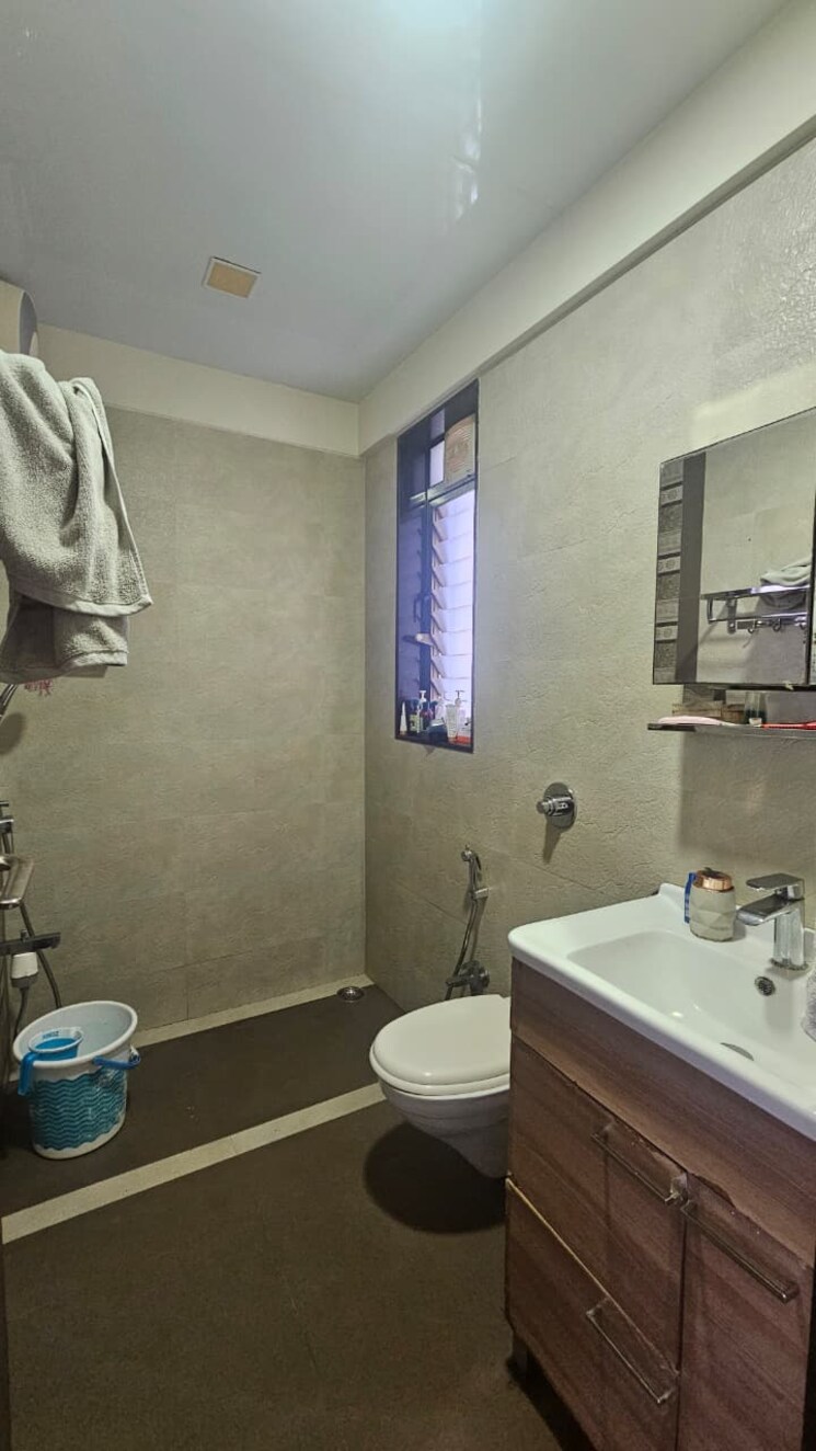 Bathroom, shree-krishna-niwas 3 Bedroom 1430 Sq.Ft. Apartment In Chembur Mumbai 9394394