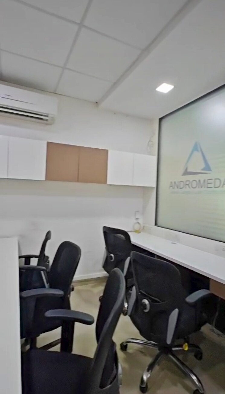 Team Area, malad west Commercial Office Space 270 Sq.Ft. In Malad West Mumbai 9394501