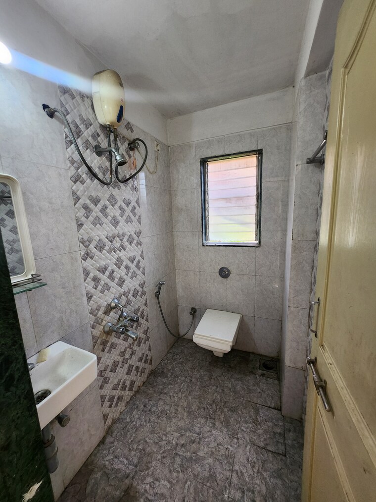 Bathroom, malkani-bella-view 1 Bedroom 600 Sq.Ft. Apartment In Sanjay Park Pune 9394509