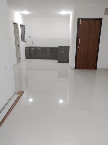 Room in 3 BHK Apartment at Rohan Madhuban, Bavdhan – for Rent
