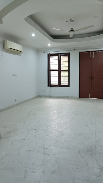 Room in 2 BHK Builder Floor at Sector 46 – for Rent